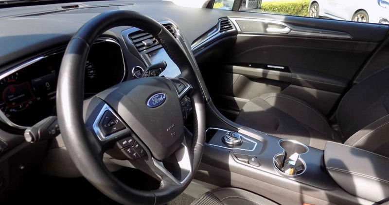 Ford Mondeo cena 104900 przebieg: 48500, rok produkcji 2019 z Szczecin małe 742